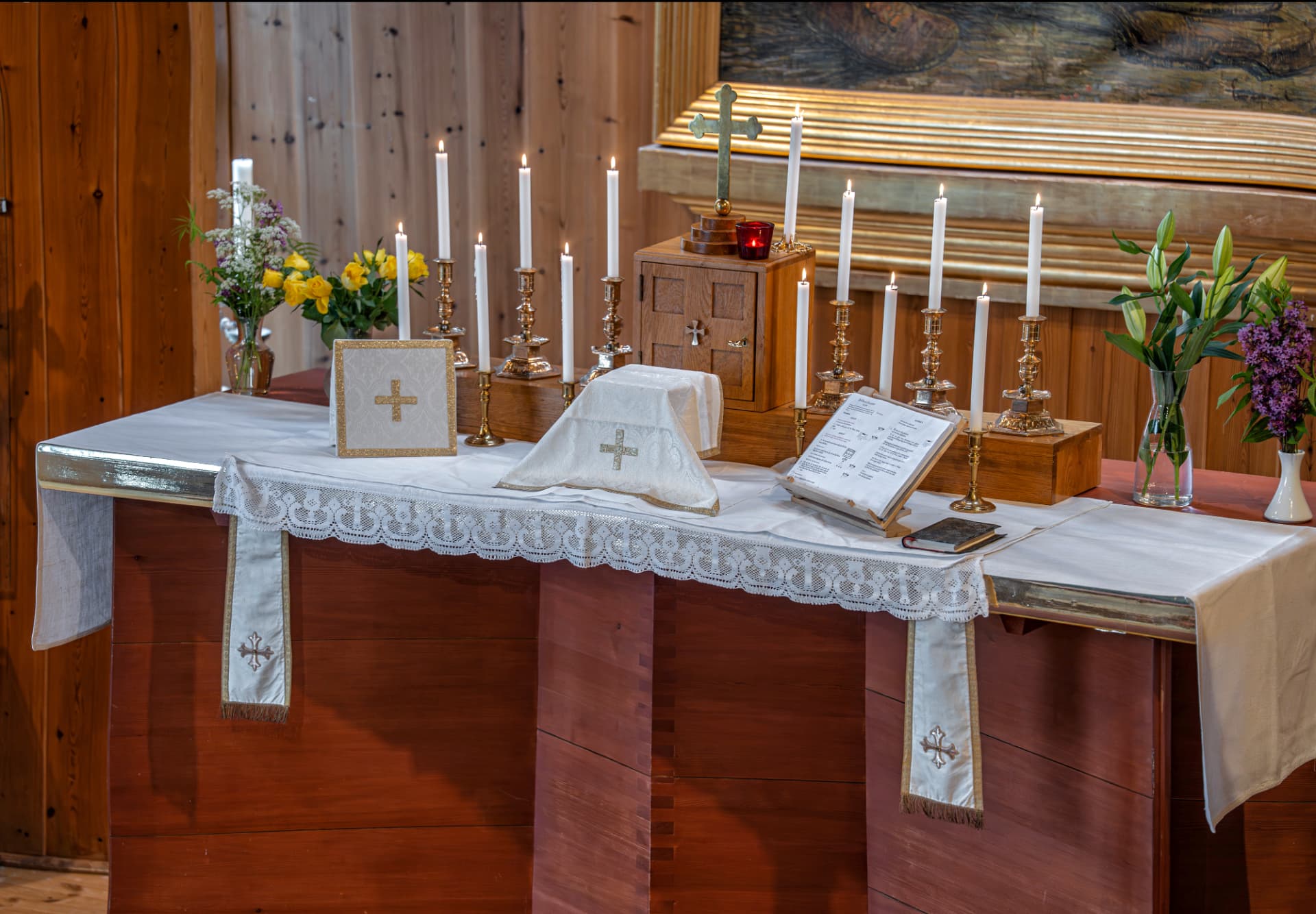 Altaret i Lundby gamla kyrka